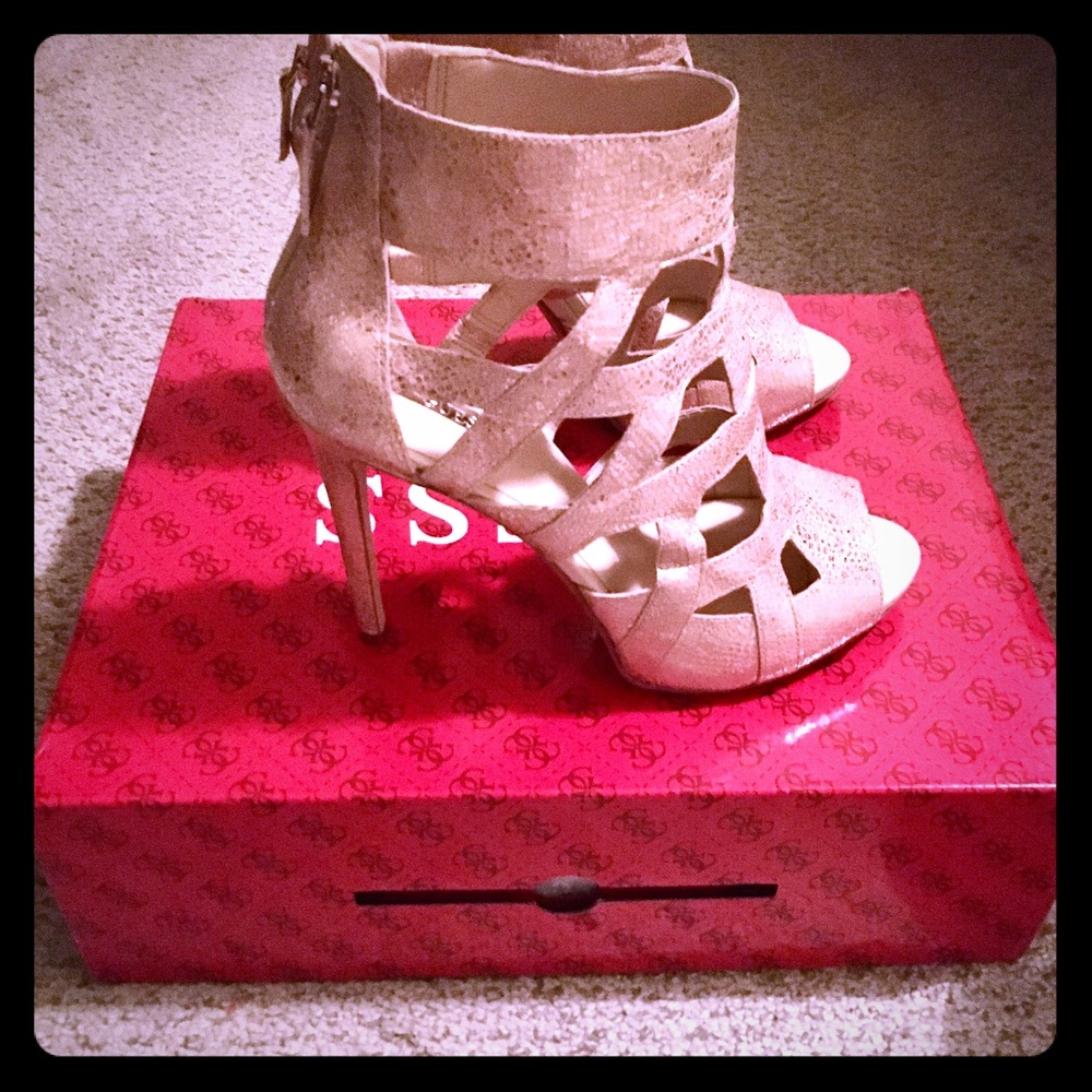 Beautiful Guess bootie. Champagne and gold colored